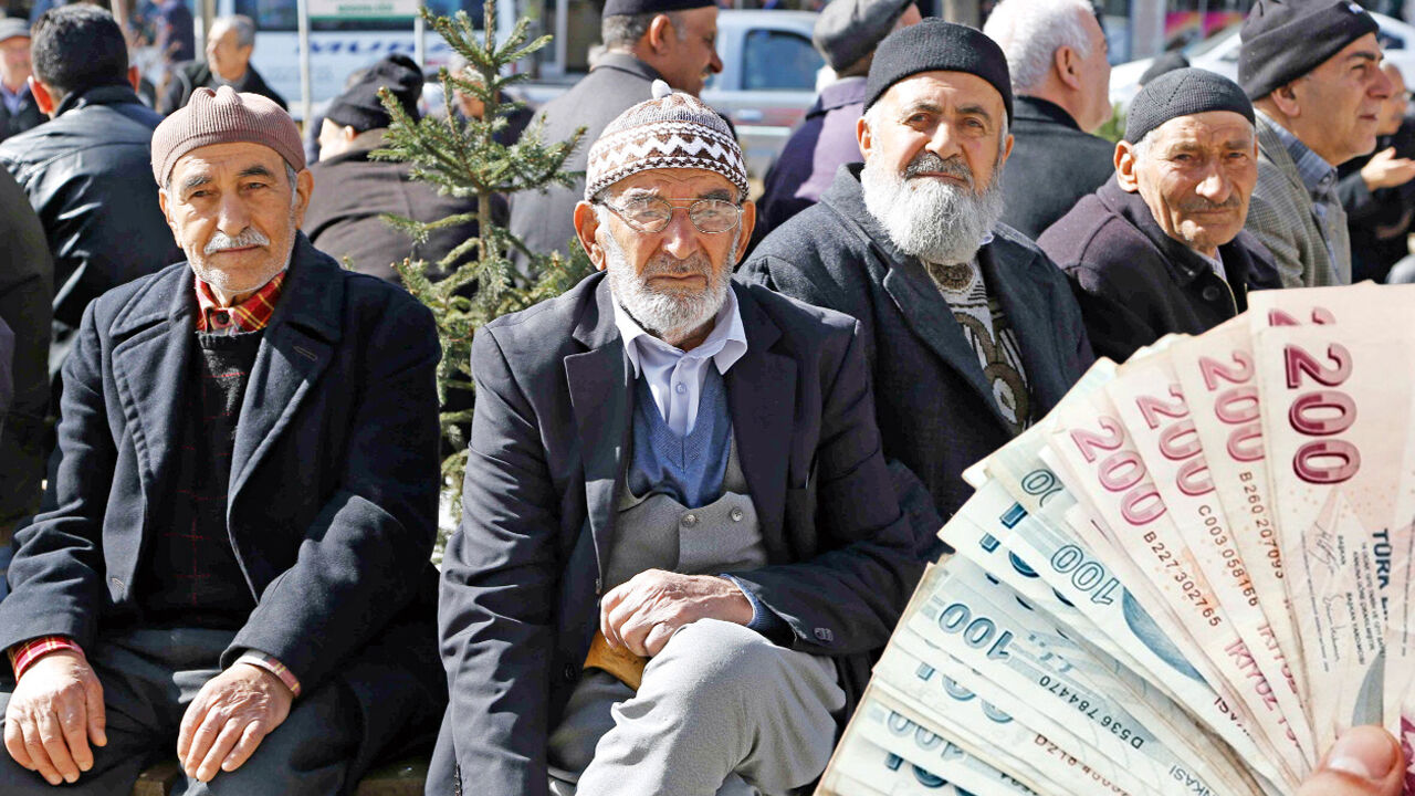 Emekliye bayram ikramiyesinde takvim bellli oldu!