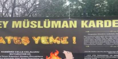 İlkokulu  önüne asılan afiş tepki çekti