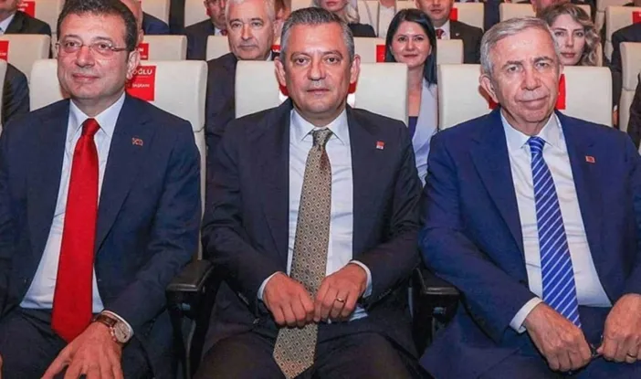 chp-genel-baskani-ozgur-ozel-mansur-yavas-ve-ekrem-imamoglu-ile-gorusuyor.webp